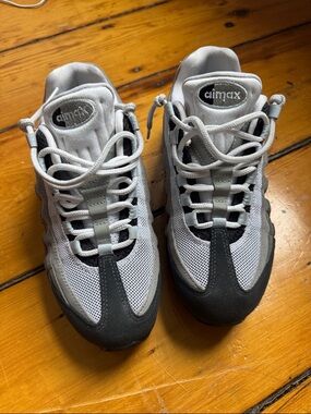 Nike Women’s Air Max Sneakers in White gray and baby blue. 
Women’s size 7